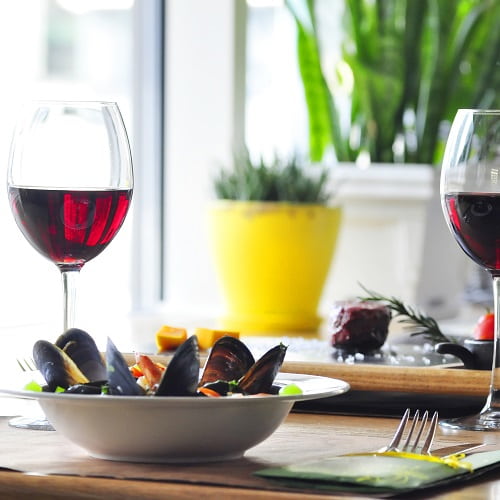 Wein richtig servieren, Rotwein, Weisswein